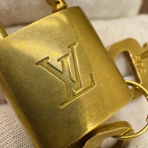 ✨🔐#303 LV Solid Brass Gold Padlock and key Sets✨ - Picture 9 of 16